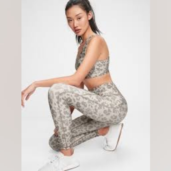 Gap Gapfit High Rise Blackout Full Length Legging Sz  M pants & XL bra nwt - Picture 1 of 6